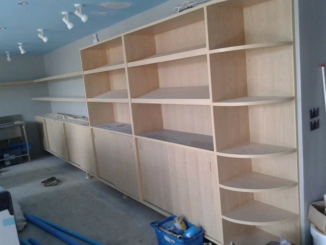 ตู้เก็บของ พร้อมชั้นวาง