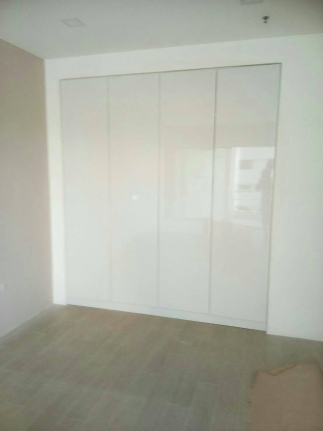 รับทำตู้เสื้อผ้า ฝังผนัง ด้วยช่างเฟอร์นิเจอร์พัทยา ราคากันเองเรียกใช้บริการได้