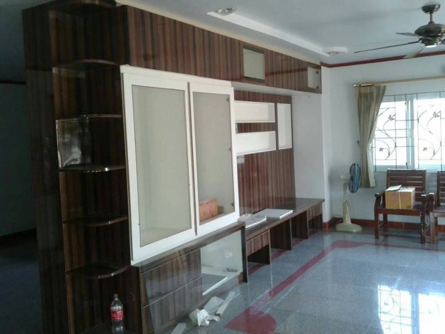 รับทำตู้โชว์สวยๆ ให้บริการสั่งทำตามแบบในเขตพัทยา สนใจติดต่อเรา