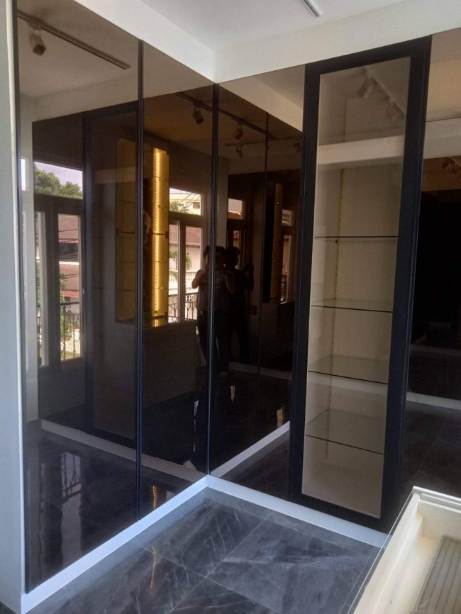 ตู้เสื้อผ้า